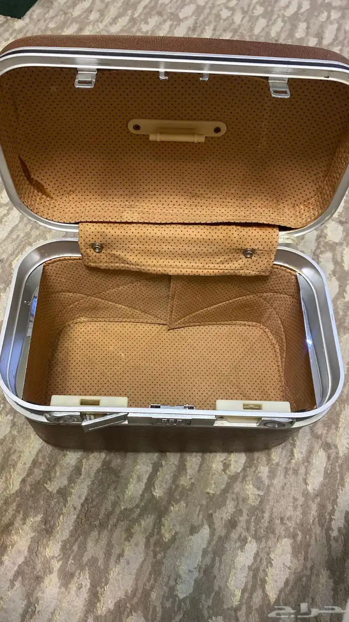 شنطة عروس وشنطة رجاليه قديمه جدا 8