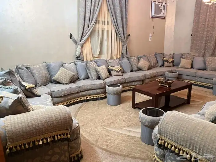 اثاث بحالة ممتازة البيع جملة 2