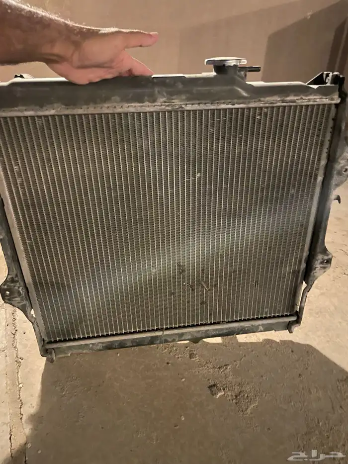 للبيع رديتر هايلكس من موديل 98الى 2001 0