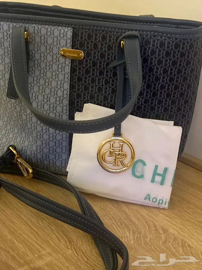 شنطة ماركة كرسبيلا استخدام مرا واحده جديده مع ملحقاتها كامل 1