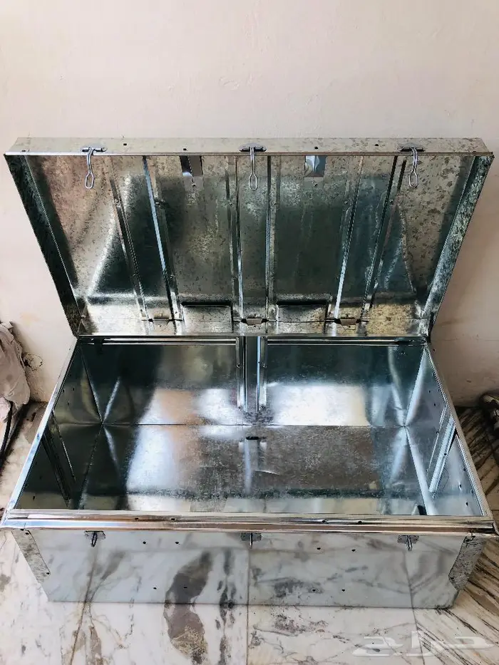 شنطه حديد لحفظ الملابس والاغراض الثمينه 1