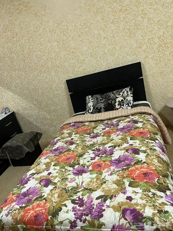 اثاث بحالة ممتازة البيع جملة 19