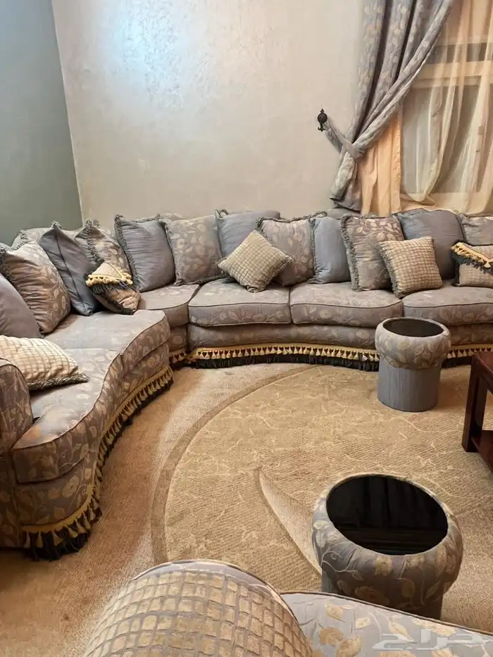 اثاث بحالة ممتازة البيع جملة 3