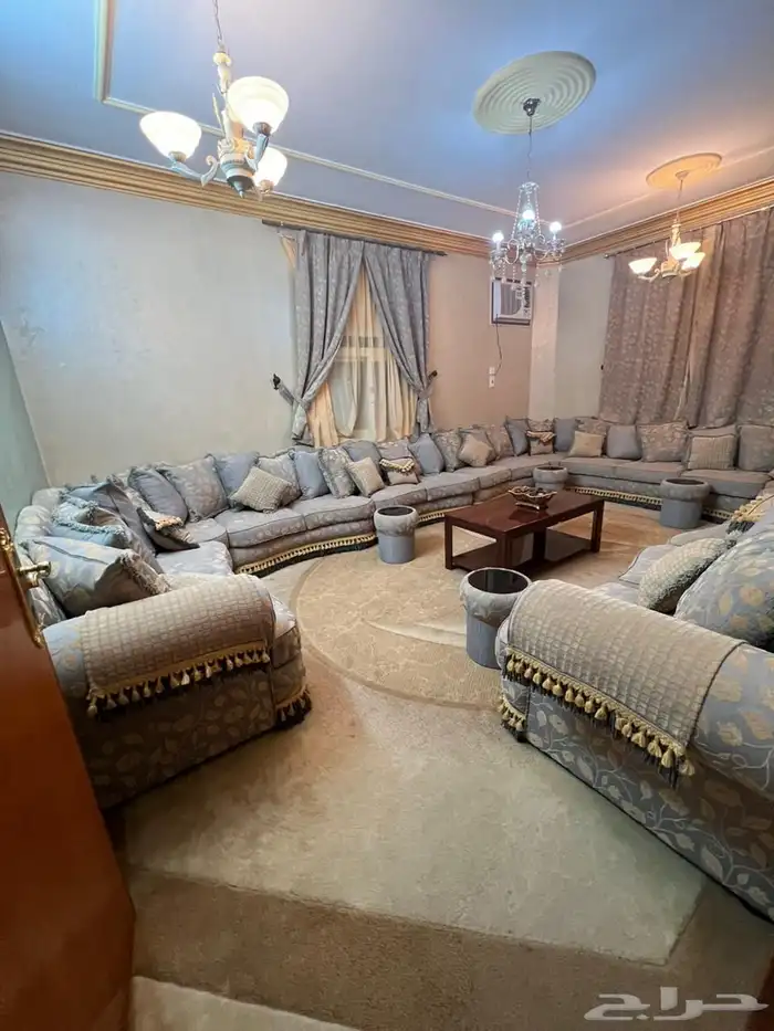 اثاث بحالة ممتازة البيع جملة 0