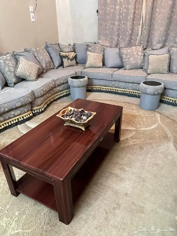 اثاث بحالة ممتازة البيع جملة 4