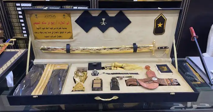 هدايا تخرج ضباط سيوف دروع هدايا ملازم درع 19