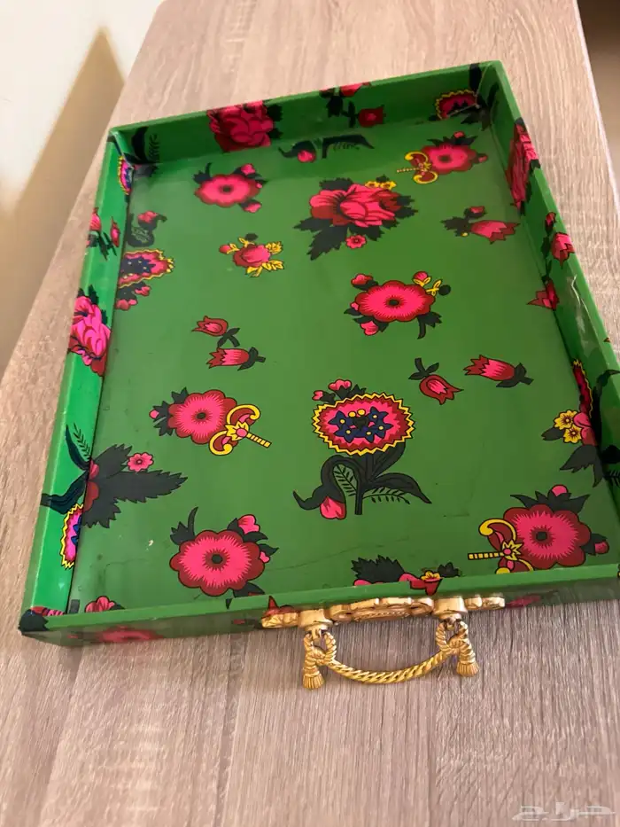 صينية و لوحات مع برواز 2