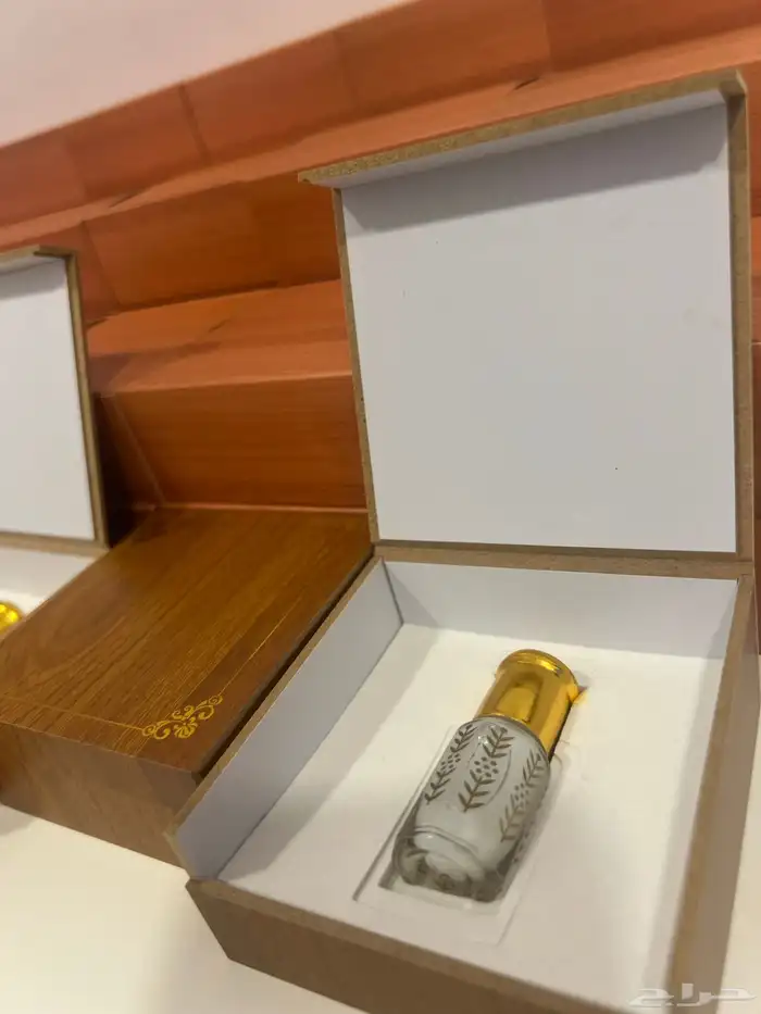 هدايا تولات المسك مع بوكس خشبي انيق 6