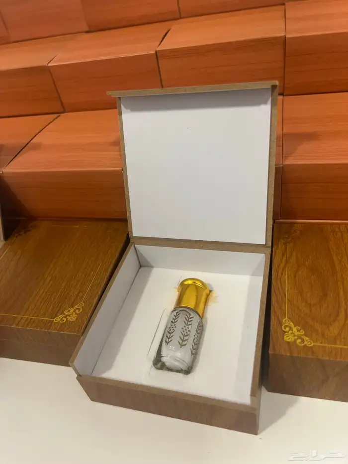 هدايا تولات المسك مع بوكس خشبي انيق 0