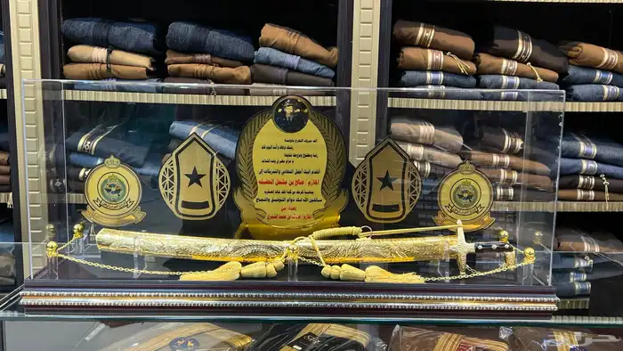 هدايا تخرج ضباط سيوف دروع هدايا ملازم درع 9