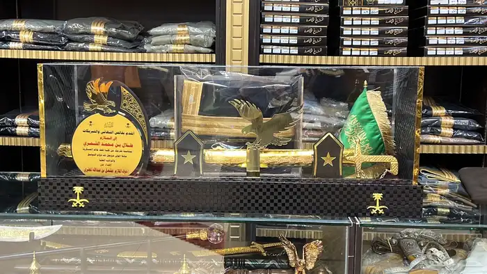 هدايا تخرج ضباط سيوف دروع هدايا ملازم درع 4