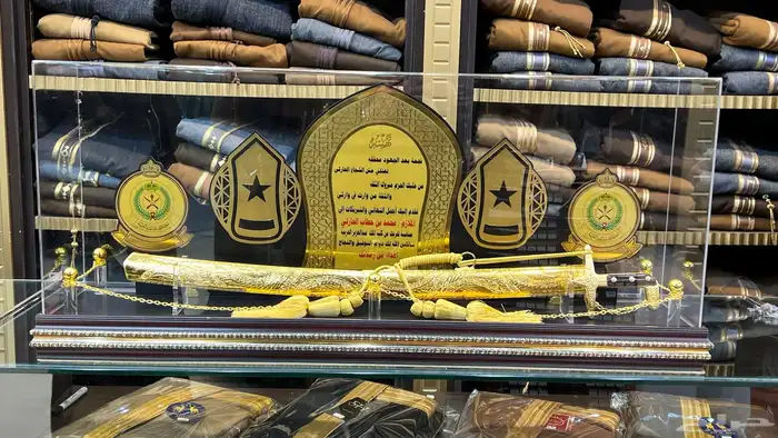 هدايا تخرج ضباط سيوف دروع هدايا ملازم درع 8