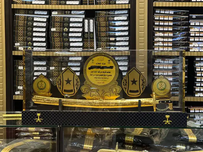 هدايا تخرج ضباط سيوف دروع هدايا ملازم درع 5