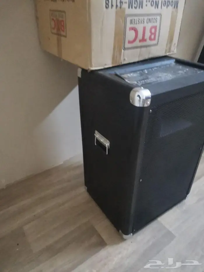 سماعات وماكسات واجهزة دخانية للبيع بكراتينها 12