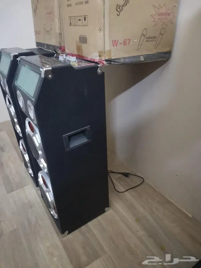سماعات وماكسات واجهزة دخانية للبيع بكراتينها 22