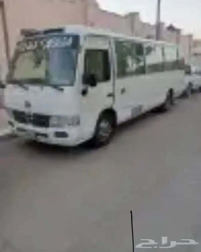 يوجد باصات تويوتا للايجار 30راكب مع سايق 0
