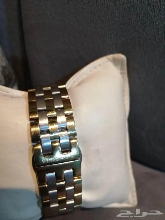ساعة ماركة VERSACE للبيع 1