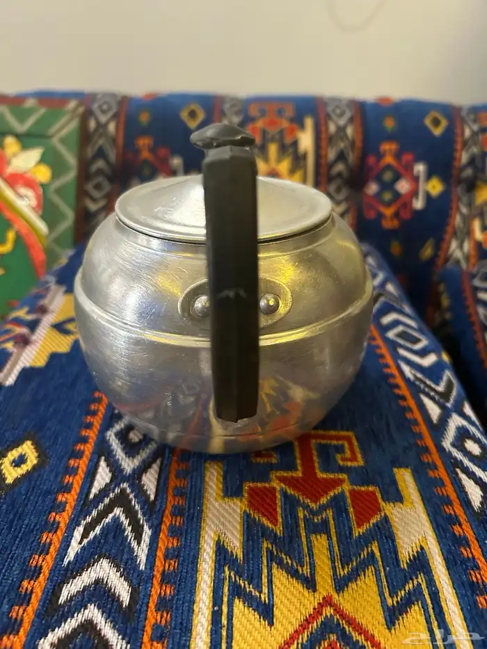 ابريق معدن جميل 1