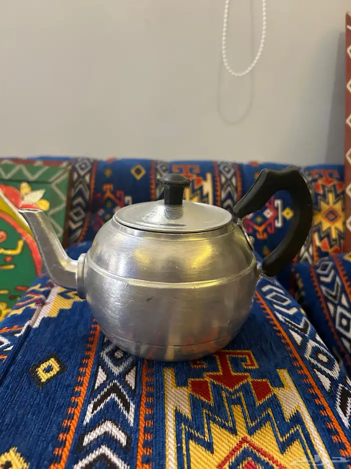 ابريق معدن جميل 0