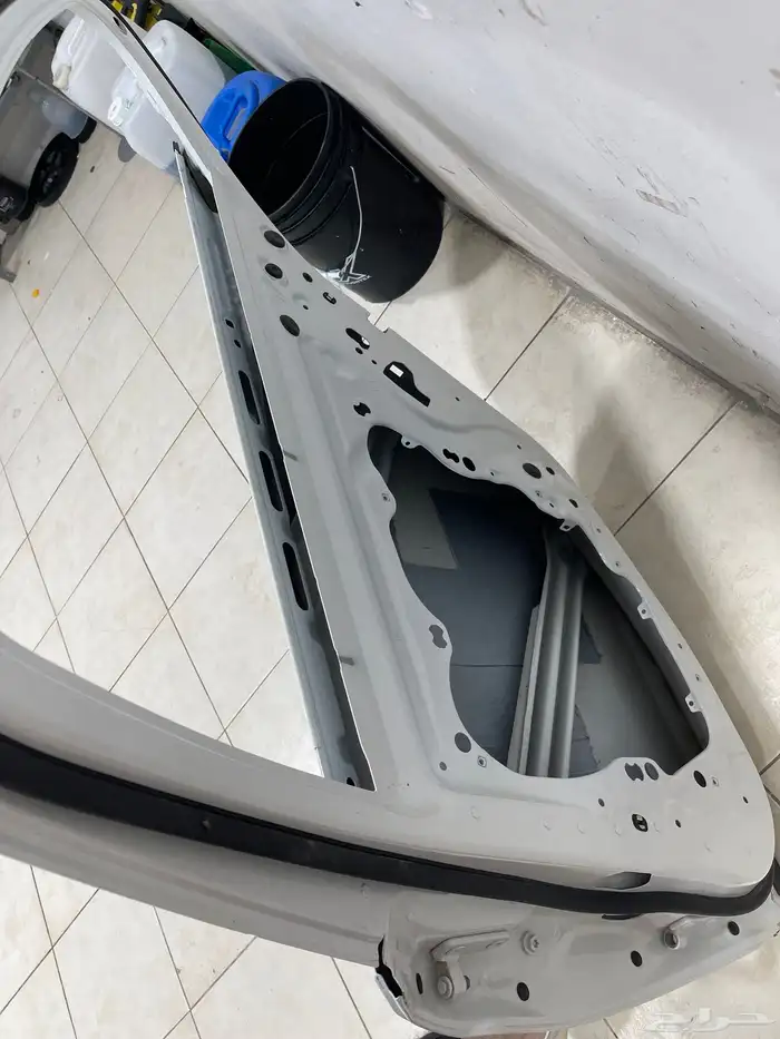 باب خلفي بي ام دبليو 520 و 530 ابيض وكالة 3