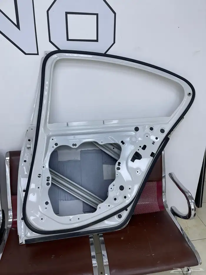 باب خلفي بي ام دبليو 520 و 530 ابيض وكالة 5