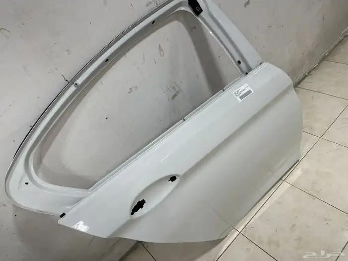 باب خلفي بي ام دبليو 520 و 530 ابيض وكالة 1
