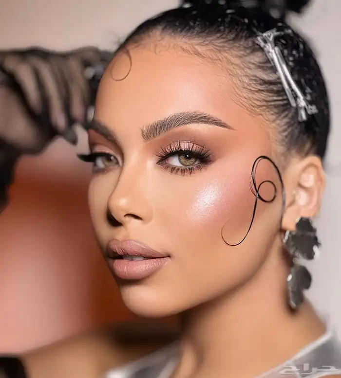 خبيرة التجميل 1