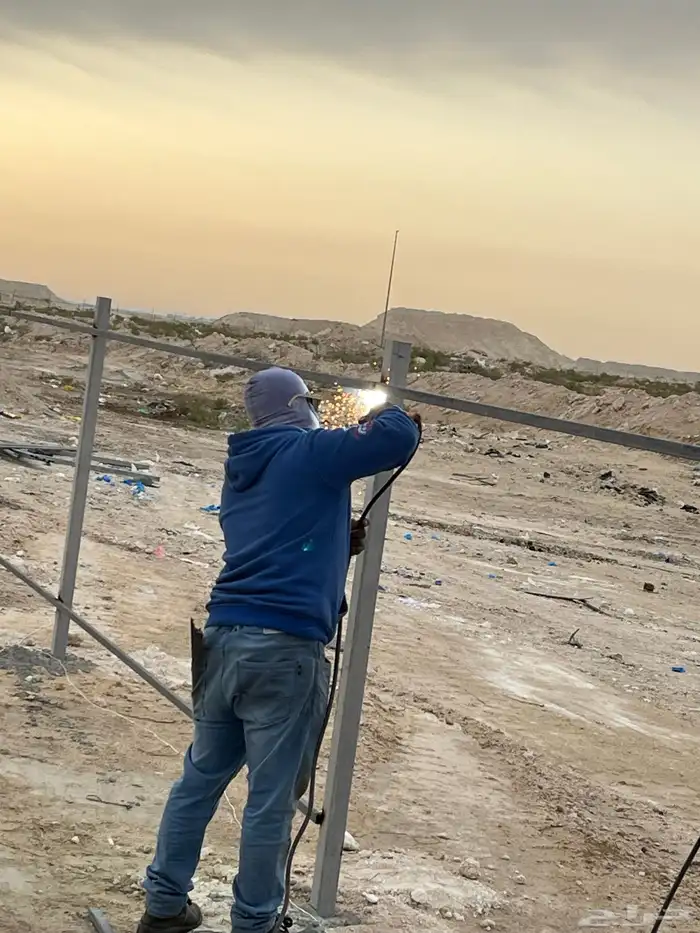 جميع اعمال الشبوك والسواتر والبوابات والاسوار الموقته 13