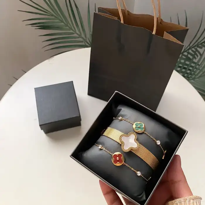 اكسسوارت هاي كواليتي 16