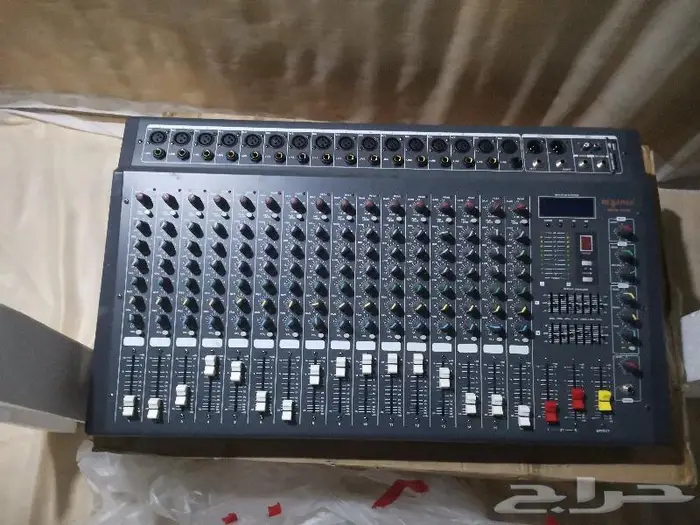 سماعات وماكسات واجهزة دخانية للبيع بكراتينها 55