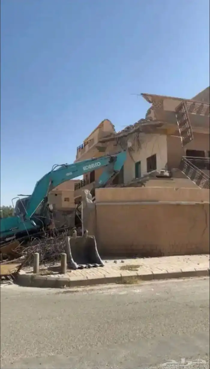 معدات ثقيلة بوكلينات لعمال الهدم و الحفريات 10