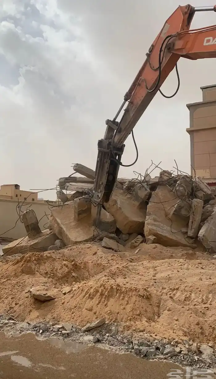 معدات ثقيلة بوكلينات لعمال الهدم و الحفريات 23
