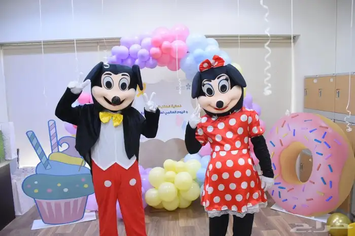 مهرجين و مهرجات وشخصيات كرتونيه وعربات التسالي 0