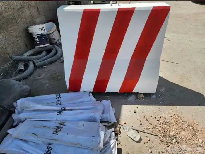 جميع الحواجز الخرسانة قواعد أعمدة إنارة مناهل 29
