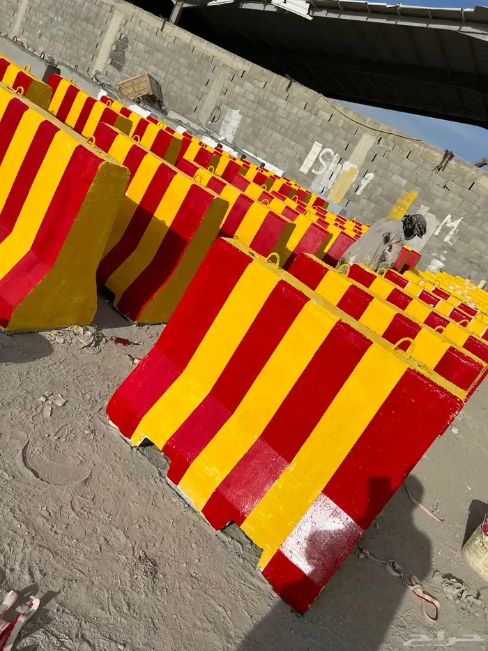 جميع الحواجز الخرسانة قواعد أعمدة إنارة مناهل 37