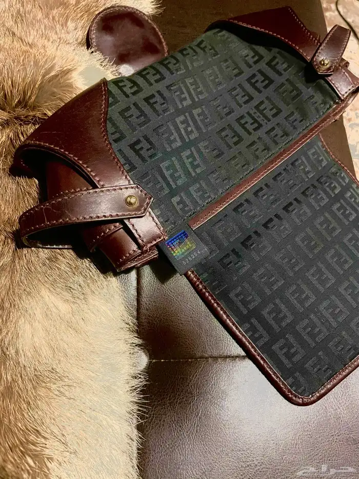 شنطه يد فندي وبوتيك فينيتا 1