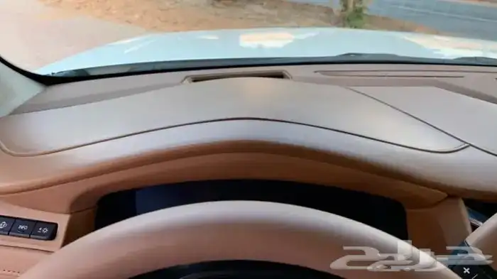 اسكاليد مخزن بلاتنيوم منفصل ملكي 36