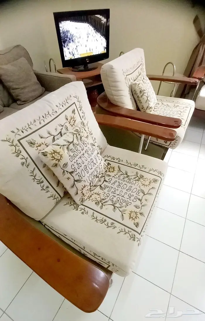 للبيع كنب مودرن مستعمل بحالة جيدة جدا 5