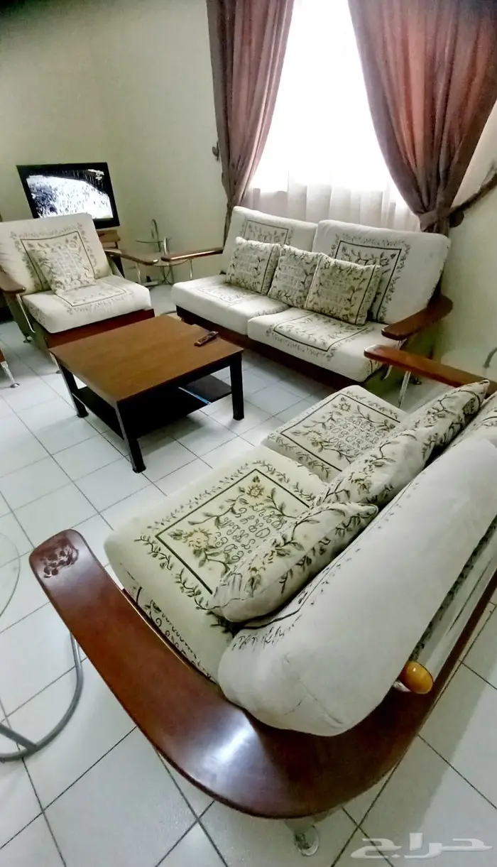 للبيع كنب مودرن مستعمل بحالة جيدة جدا 2