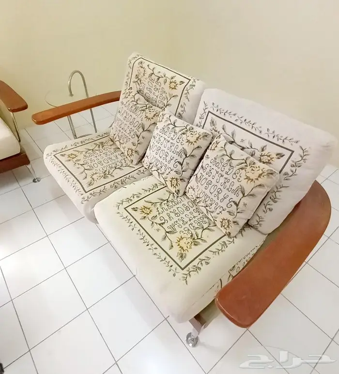 للبيع كنب مودرن مستعمل بحالة جيدة جدا 4