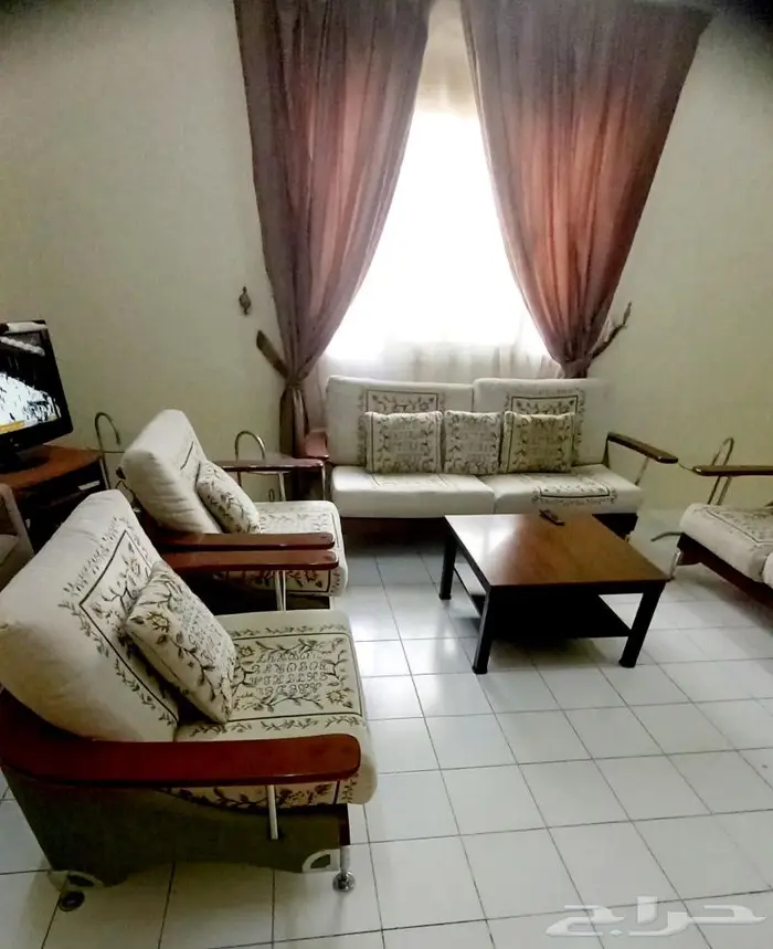 للبيع كنب مودرن مستعمل بحالة جيدة جدا 8