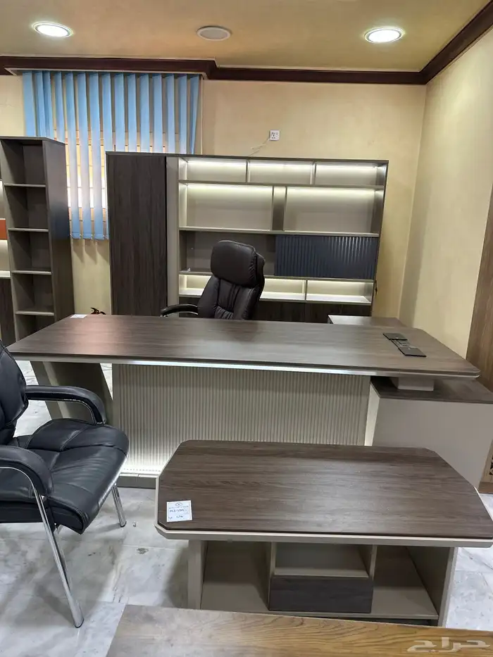 اثاث مكتبي كنب طاولات مدير كراسي دولاب لوكر كنبات 4