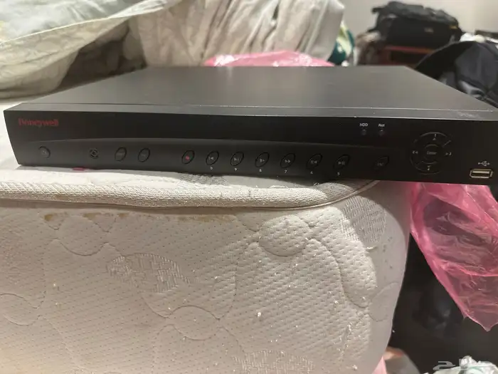 للبيع جهاز تسجيل كاميرات سويتش هيك فيجن وهانويل وهاردسك 4
