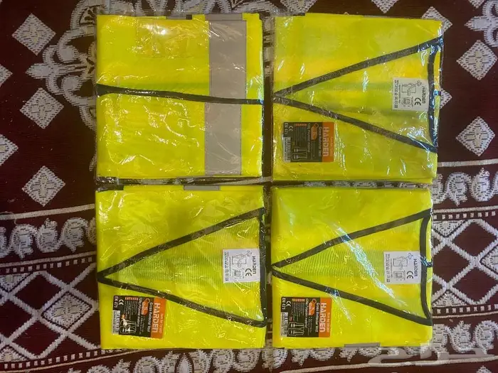 خوذه سلامه و سترت سلامه بلون اصفر وعاكس ليلي قفازات 1