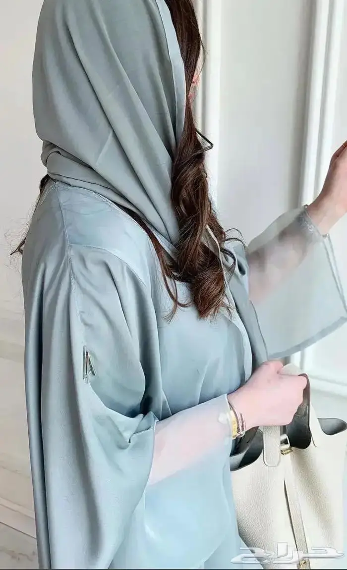 عبايات مصممات شبه جديده للبيع 4
