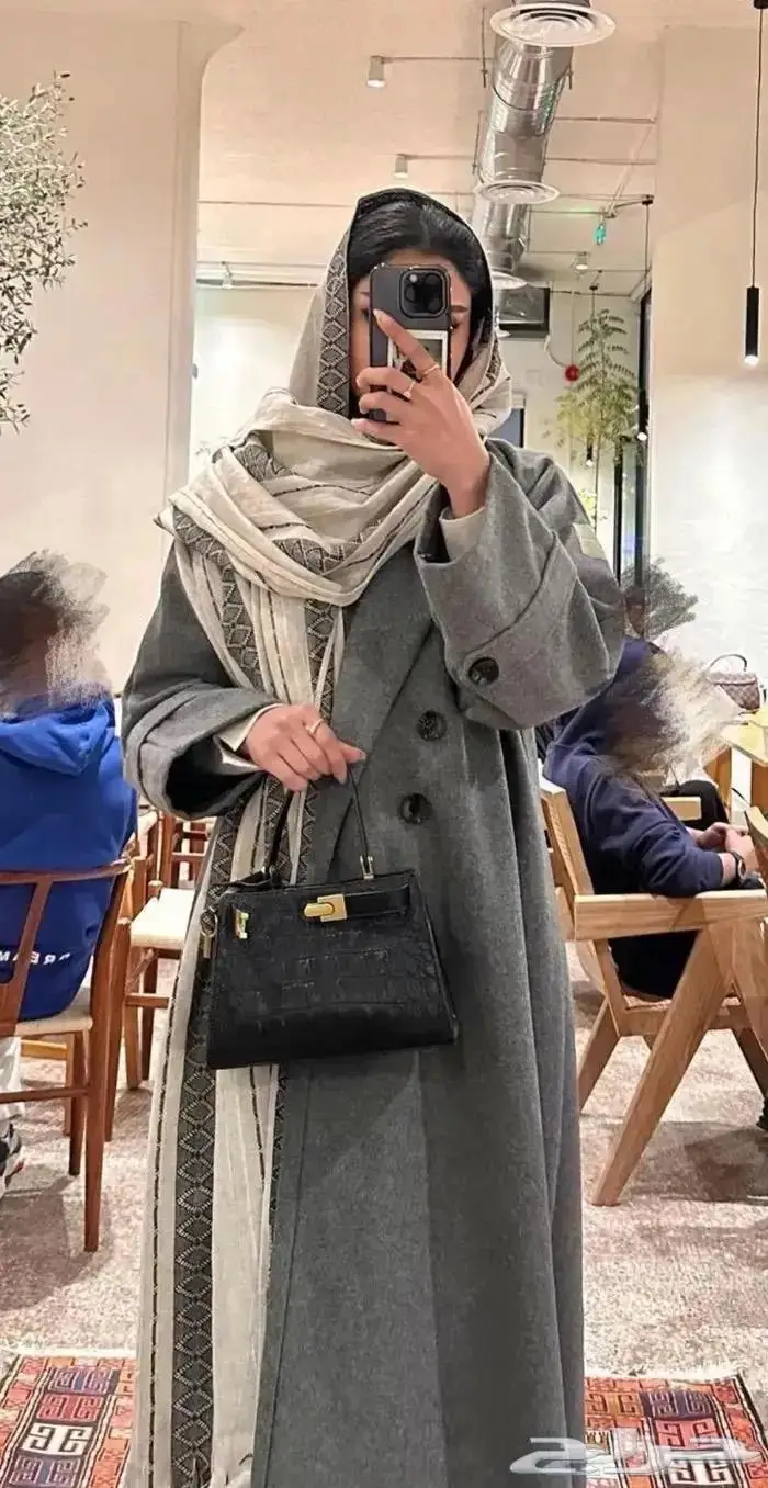 عبايات مصممات شبه جديده للبيع 5
