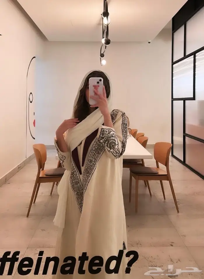 عبايات مصممات شبه جديده للبيع 0