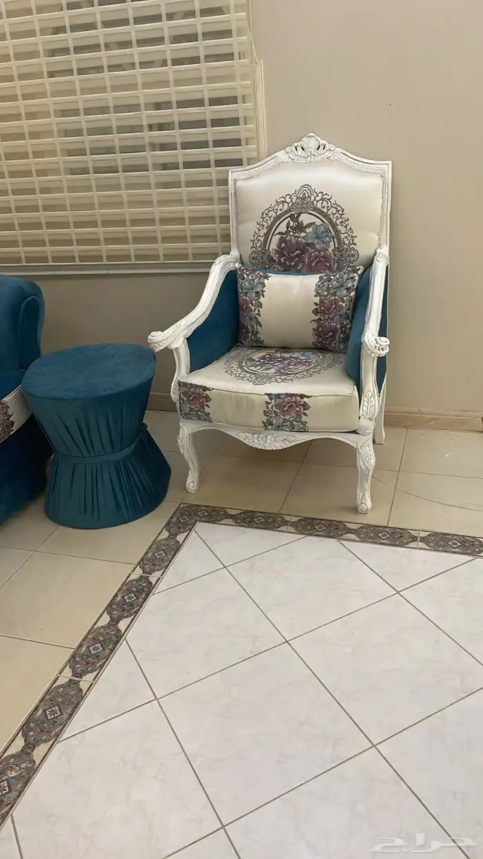 طقم كنب للبيع نظيف في الجموم 4