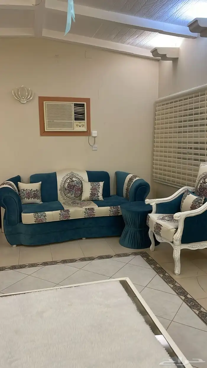 طقم كنب للبيع نظيف في الجموم 1