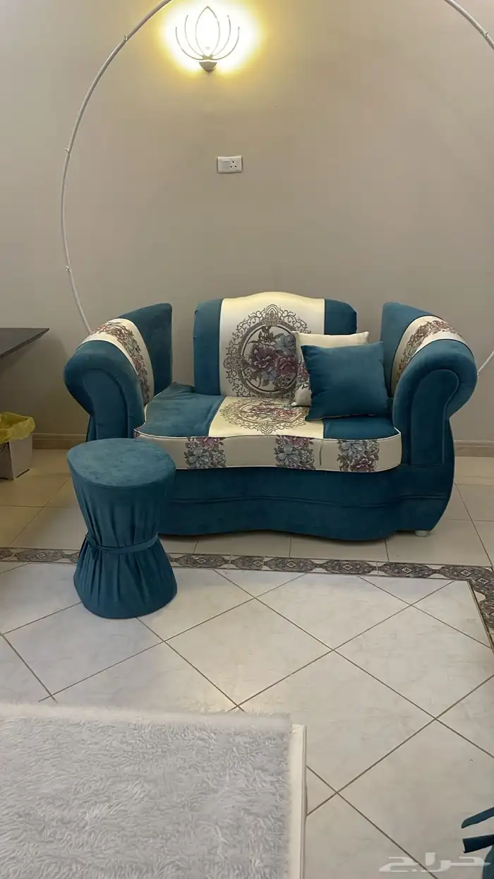طقم كنب للبيع نظيف في الجموم 0